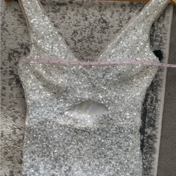 Betsy Adam V-Neck Cutout-Detail Sequinned IvorySilver 4 - Picture 12 of 16